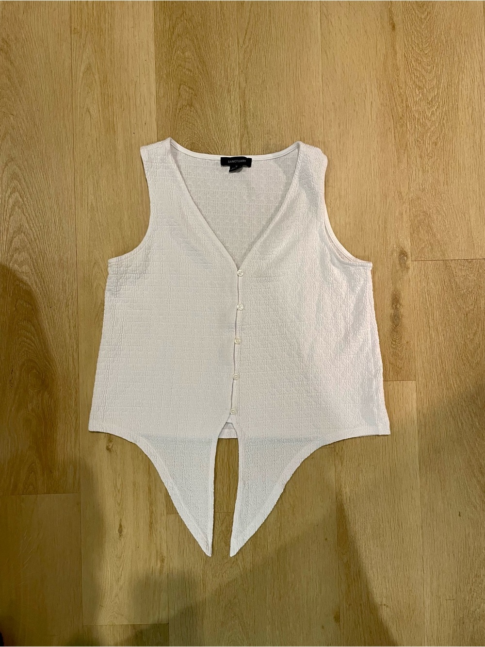 Sanctuary White Textured V-Neck Sleeveless Pointed Hem Camisole